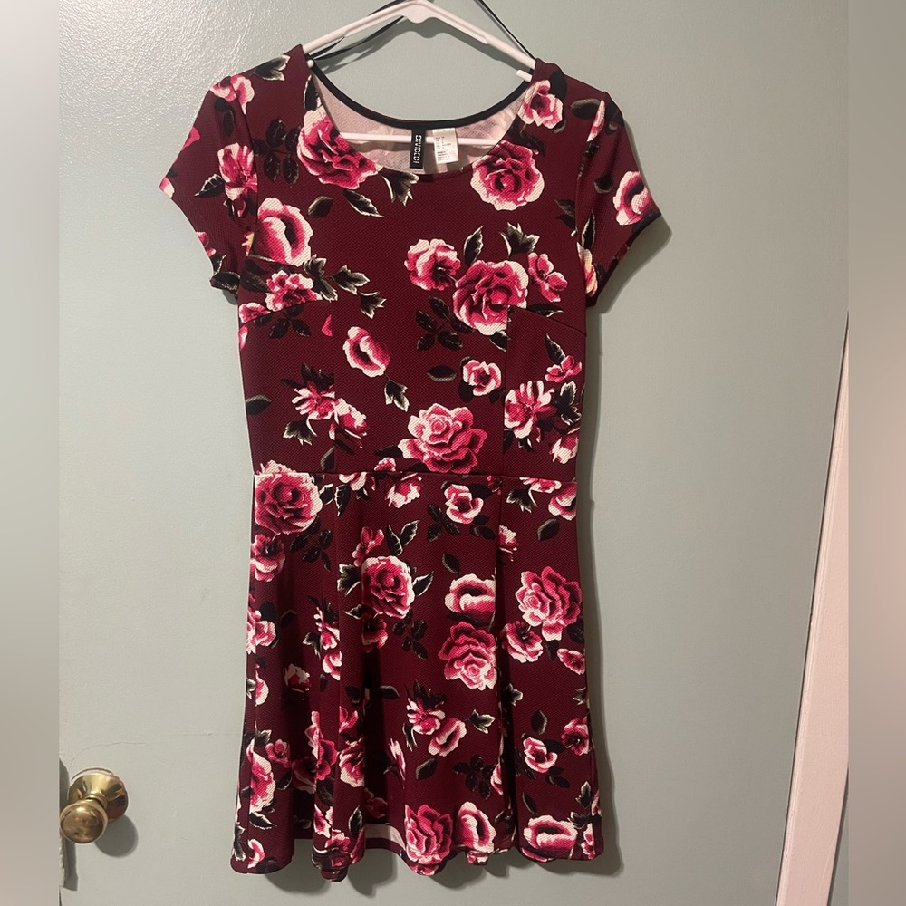 H & M Women's Layered Ruffle Hem Flutter Sleeve Dress - thick material!!